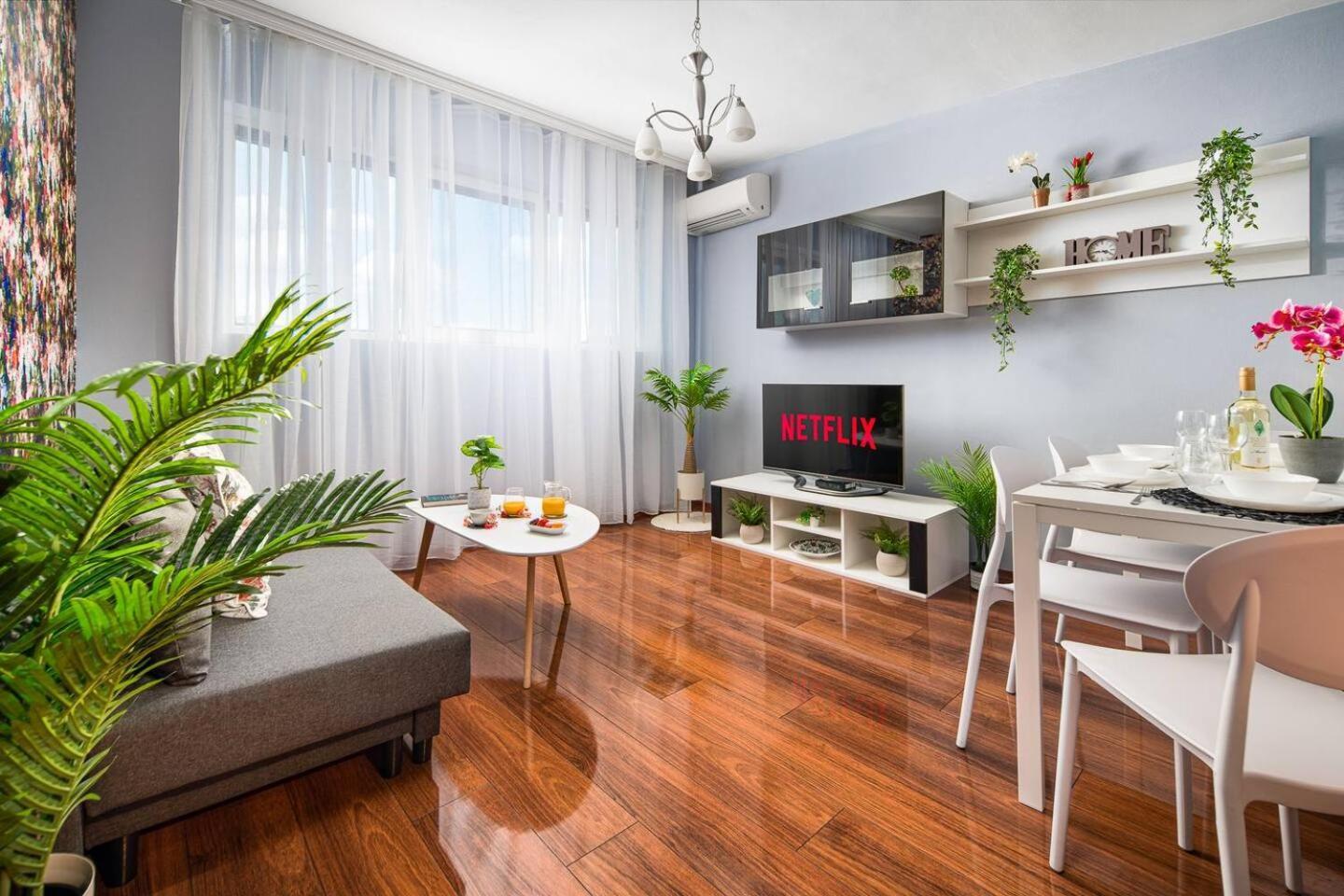New, Vibrant & Central Sofia Exterior foto